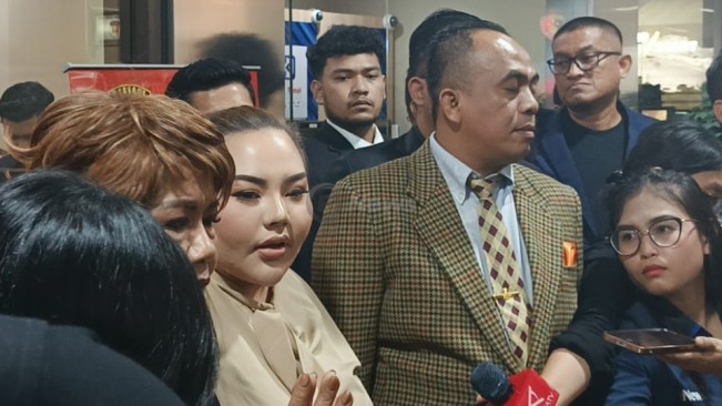 Lisa Mariana usai menjalani tes DNA di Bareskrim Polri, Kamis (7/8/2025). [FTNews.co.id/Selvianus Kopong Basar]